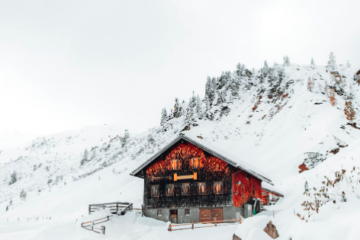 Top 10 USA Destinations for a Snowy Holiday Season
