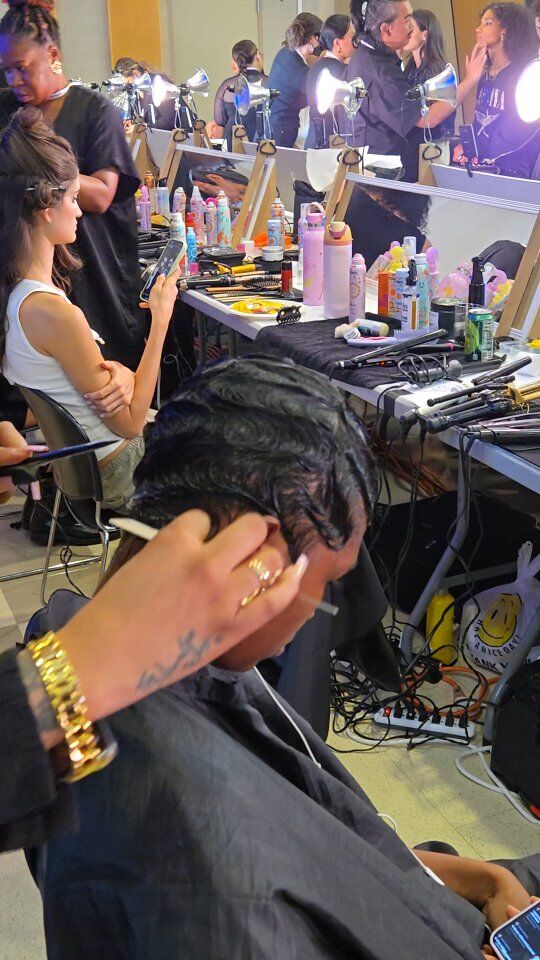 We caught up with our #beautyeditor @tcooperbeauty and her @majorfacenyc team backstage at @fitnyc #futureoffashion2025 show as they created fun looks for thr runway.

XOXO,
#yourfashionbestie 
.
.
.
.
#beauty #runway #hair #xoxofashionmag