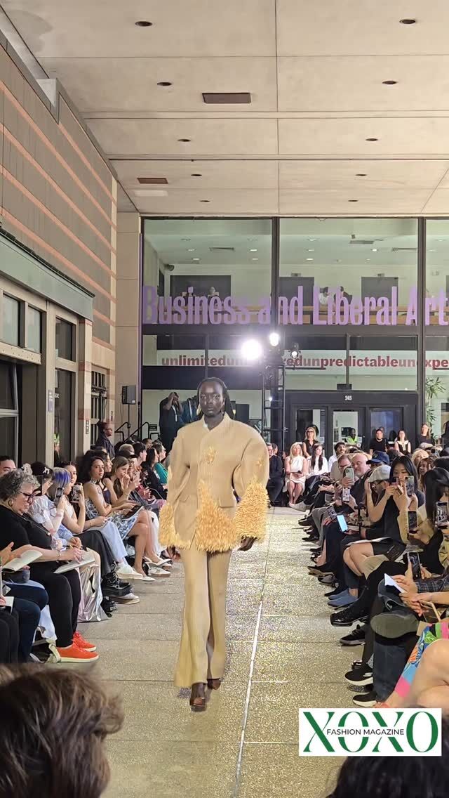@fitnyc #futureoffashion2025 runway show.
Congratulations to the graduates 🎓 

Hair:  @tcooperbeauty/ @majorfacenyc using @amika 
Makeup: @beautybyfrenchman for @diorbeauty 

XOXO,
#yourfashionbestie 
.
.
.
#graduation #fashion #runway #fitcollege #xoxofashionmag
